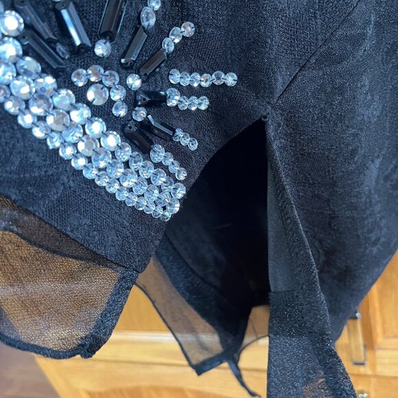 Elegant Black Embellished Short Sleeve Top - Picture 6 of 15